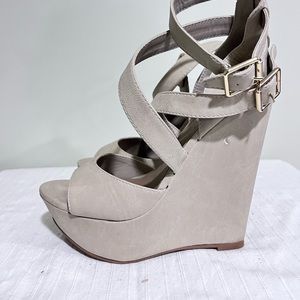 Steve Madden tan wedge sandal